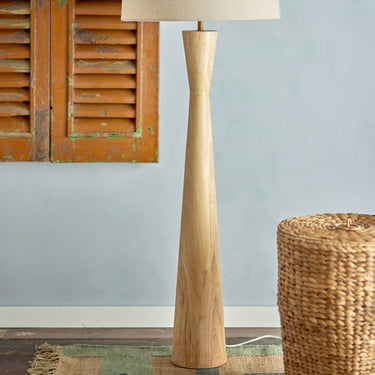 FLOOR LAMP IN NATURAL RUBBERWOOD